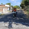 Warga Siman Ponorogo Corat-coret Jalan Rusak yang Tak Kunjung Diperbaiki