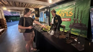 Wisatawan Prancis Terpukau Tradisi Jamasan Pusaka Banyuwangi yang Sarat Makna