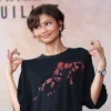 Zendaya Pakai Kaus eBay Rp500 Ribuan di Premiere Spider-Man Brand New Day Paris