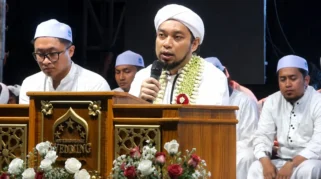 Pengasuh Pondok Pesantren Salafiyah Syafi'iyah Sukorejo, KHR Achmad Azaim Ibrahimy