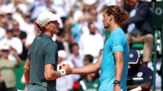 Alexander Zverev Tantang Jannik Sinner di Final Wimbledon 2026