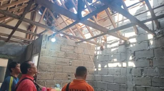Angin Kencang Rusak Atap Rumah Warga Situbondo