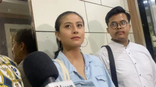 Awkarin Kembalikan Uang Saku dari Hanania Travel ke Polisi, Dicecar 33 Pertanyaan