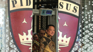 Babak Baru Kasus Eks Jampidsus Febrie: Mundur hingga Jadi Tersangka