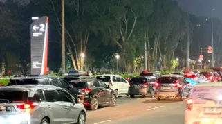 Banyak Parkir Liar di Kawasan PRJ, Lalu Lintas Kemayoran Padat
