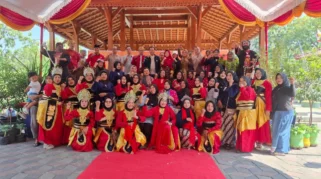 Bersih Desa Kelurahan Manguharjo Meriah dengan Tari Kolosal dan Ketoprak Mini