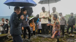 Bobby Nasution dan Dubes Prancis Tinjau Situs Megalitik Tetegewo di Nias Selatan