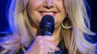 Bonnie Tyler Meninggal Dunia di Usia 75, Kenangan Manis Sang Legenda