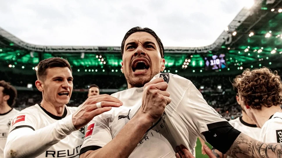 Borussia Mönchengladbach Hajar Wuppertaler SV 6-0, Kevin Diks Jadi Kapten