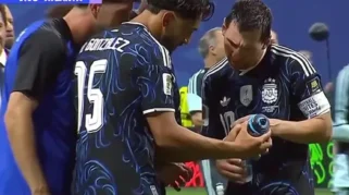 Botol Minum Pickford Berisi Catatan Arah Penalti Ditemukan Pemain Argentina