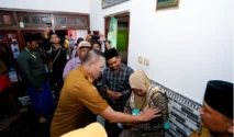 Bupati Sampang Kunjungi Anak dengan Kelainan Fungsi Hati, Beri Bantuan dan Minta Monitoring Rutin