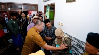 Bupati Sampang Kunjungi Anak dengan Kelainan Fungsi Hati, Beri Bantuan dan Minta Monitoring Rutin
