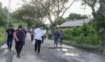 Bupati Simeulue Tinjau Jalan Akses Pelabuhan Kolok, Perbaikan Rp1,3 Miliar Dimulai Tahun Ini