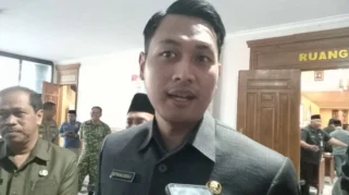 Bupati Tuban Pastikan Pengadaan Mobil Listrik Rp1,2 Miliar Tetap Dianggarkan Tahun 2026