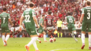 Chapecoense vs Flamengo: Pedro Brilha e Rubro-Negro Mantém Pressão no Palmeiras