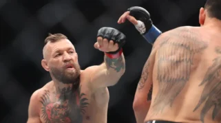 Conor McGregor Cedera Lutut, Kalah TKO dari Max Holloway di UFC 329