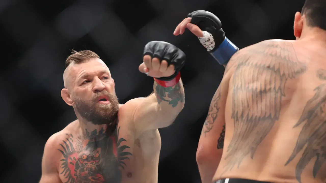 Conor McGregor Cedera Lutut, Kalah TKO dari Max Holloway di UFC 329