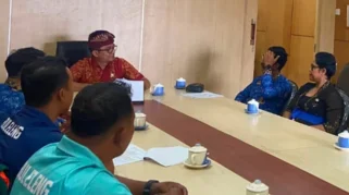 Disdikpora Buleleng Dukung Pelestarian Olahraga Tradisional Lewat Program Pengabdian Undiksha