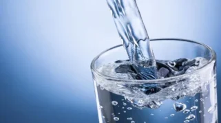 Dokter Anjurkan Berhenti Minum Air pada Jam Ini Demi Tidur Berkualitas