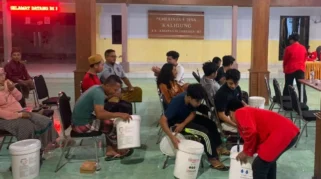 Dorong Ekonomi, Mahasiswa KKN 14 Kaligung Untag 1945 Banyuwangi Edukasi Warga Budidaya Ulat Jerman