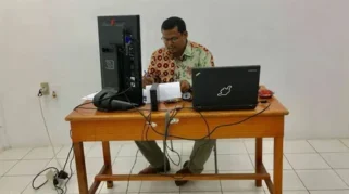 Dosen Seni Menghadapi Dilema: Kapan Terakhir Menjadi Seniman?