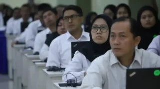 DPR Minta Pengangkatan PPPK Penuh Waktu Dilakukan Bertahap dan Transparan