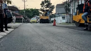Drainase Ambles di Rumbai, PUPR Pekanbaru Lakukan Perbaikan dan Overlay Jalan