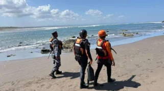 Dua ABK Kapal Ikan yang Terbalik di Banyuwangi Belum Ditemukan, Pencarian Dilanjutkan Besok