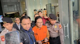 Eks Sekjen MPR Maruf Cahyono Ditahan KPK, Gunakan Rompi Oranye
