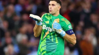 Emiliano Martinez Dikabarkan Ingin Hengkang dari Aston Villa ke Juventus