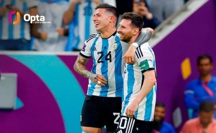 Enzo Fernandez Jadi Pahlawan Argentina Usai Cetak Gol Penentu ke Gawang Mesir