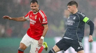 Figo Beri Tanggapan soal Krisis Benfica dan Prediksi Bola Emas