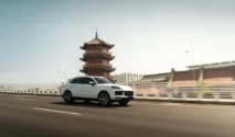 Fitur Porsche Cayenne untuk Indonesia, Banderol Rp2,9 Miliaran