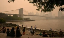 Foto: Asap Kebakaran Hutan Ontario Selimuti New York, Kualitas Udara Memburuk