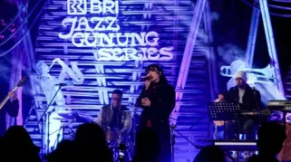 Foto Isyana Sarasvati Ramaikan Hari Pertama Jazz Gunung Bromo
