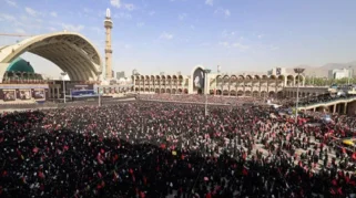 Foto Lautan Warga Iran Berikan Penghormatan Terakhir untuk Ali Khamenei