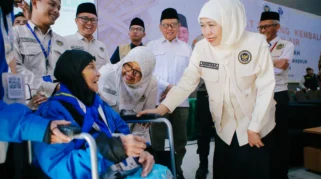 Gubernur Khofifah Sambut Kepulangan Kloter Terakhir Jemaah Haji Surabaya