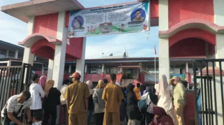 Hari Pertama Sekolah, Gerakan Ayah Mengantar Anak Meriah di SDN Tan Malaka Padang