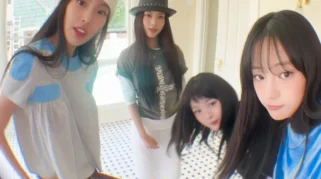 HYBE Unggah Poster Anniversary NewJeans tanpa Danielle, Sinyal Comeback yang Samar