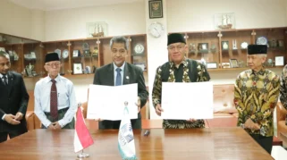 JNE dan UNIDA Gontor Jalin Kerja Sama Buka Layanan Logistik di Kampus