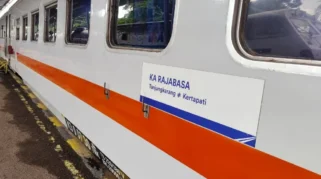 KA Rajabasa Kini Gunakan Kereta Ekonomi Premium, Tarif Tetap Rp32 Ribu