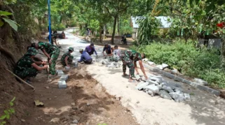 Kades Bulu Lor: Pemilihan Material Paving Disesuaikan Karakteristik Jalan