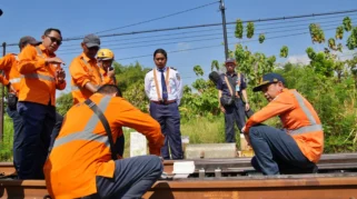 KAI Daop 7 Inspeksi Jalur Rel Madiun-Walikukun untuk Pastikan Keselamatan Perjalanan KA