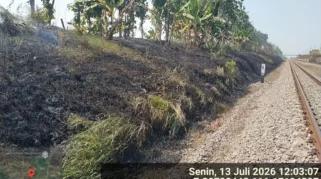 KAI Larang Warga Bakar Jerami di Dekat Jalur Kereta Api Saat Kemarau
