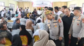Kapolda Aceh Serahkan 1.000 Paket Sembako untuk Warga Terdampak Bencana di Bireuen