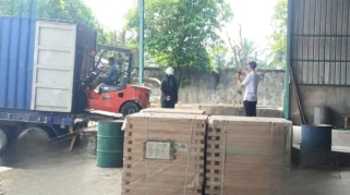 Karantina Bengkulu Fasilitasi Ekspor 270 Meter Kubik Kayu Karet Olahan ke Tiongkok