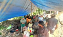 Keakraban Satgas TMMD Kodim 0304Agam Bersama Warga Kian Erat
