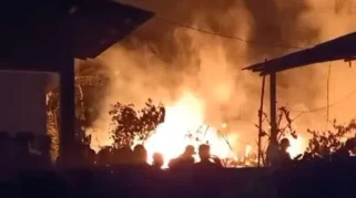 Kebakaran di Situbondo Hanguskan Tiga Rumah, Kerugian Rp290 Juta