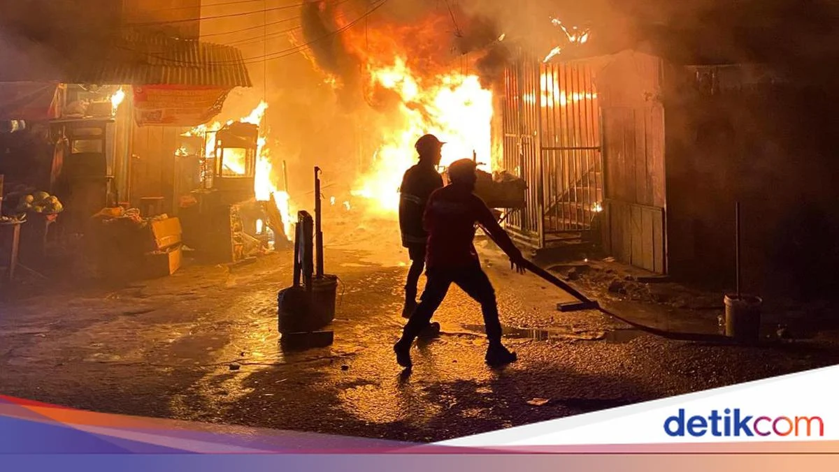 Kebakaran Ruko di Pasar Ciputat Diduga Akibat Korsleting, 8 Mobil Damkar Dikerahkan