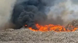 Kebakaran TPA Jatiwaringin: BPBD Evakuasi 50 Warga, Water Bombing Dikerahkan